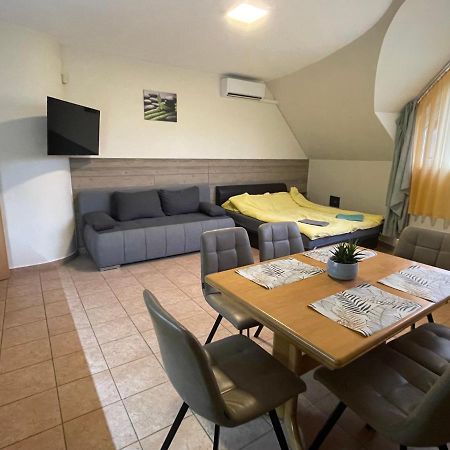 Kuenszler Apartmanhaz Zamárdi Exterior foto