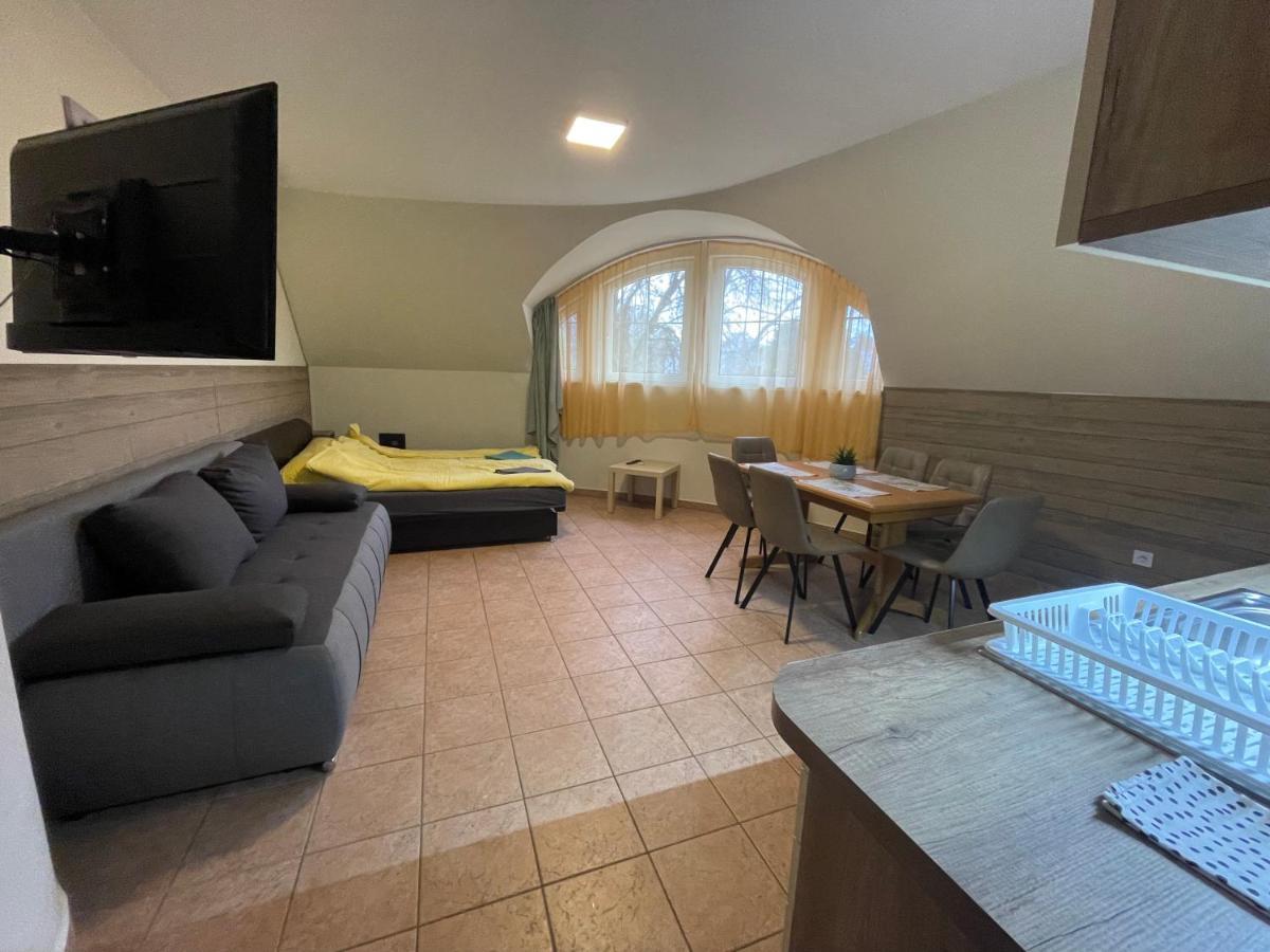 Kuenszler Apartmanhaz Zamárdi Exterior foto